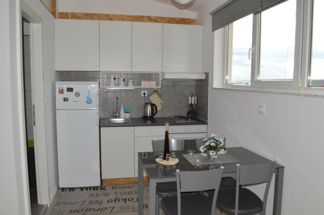 Apartman Luka Kaštela Exterior foto